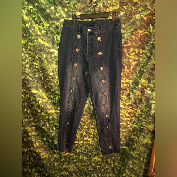 Stylish Blue Button-Embellished Jeans - Picture 5 of 14